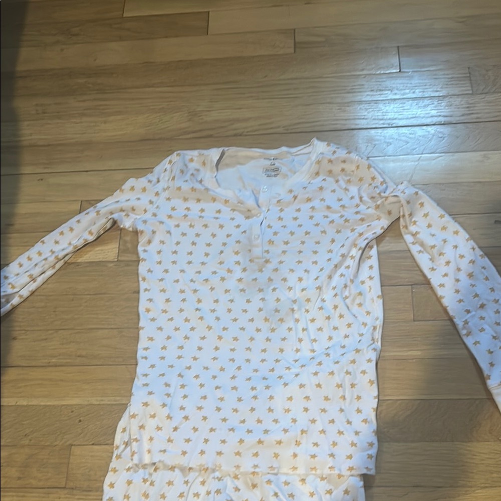 Roller Rabbit White and Yellow Pajama Set with Cozy Design